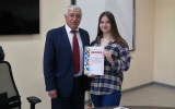 Вручение диплома студенту группы БУП-201 Серовой М.А