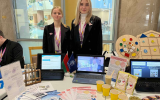 Евгения Рыбкина и Лиана Шустова на выставке научных разработок