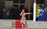 Выпускница Маргарита Щигельская со своим творческим поздравлением для всех выпускников, сотрудников и преподавателей университета