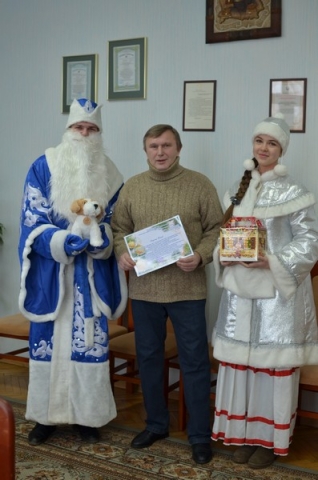 Дед Мороз и Снегурочка с папой Юлии Денисенко